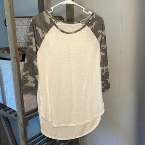 Womens Quarter sleeve shirt. Size M